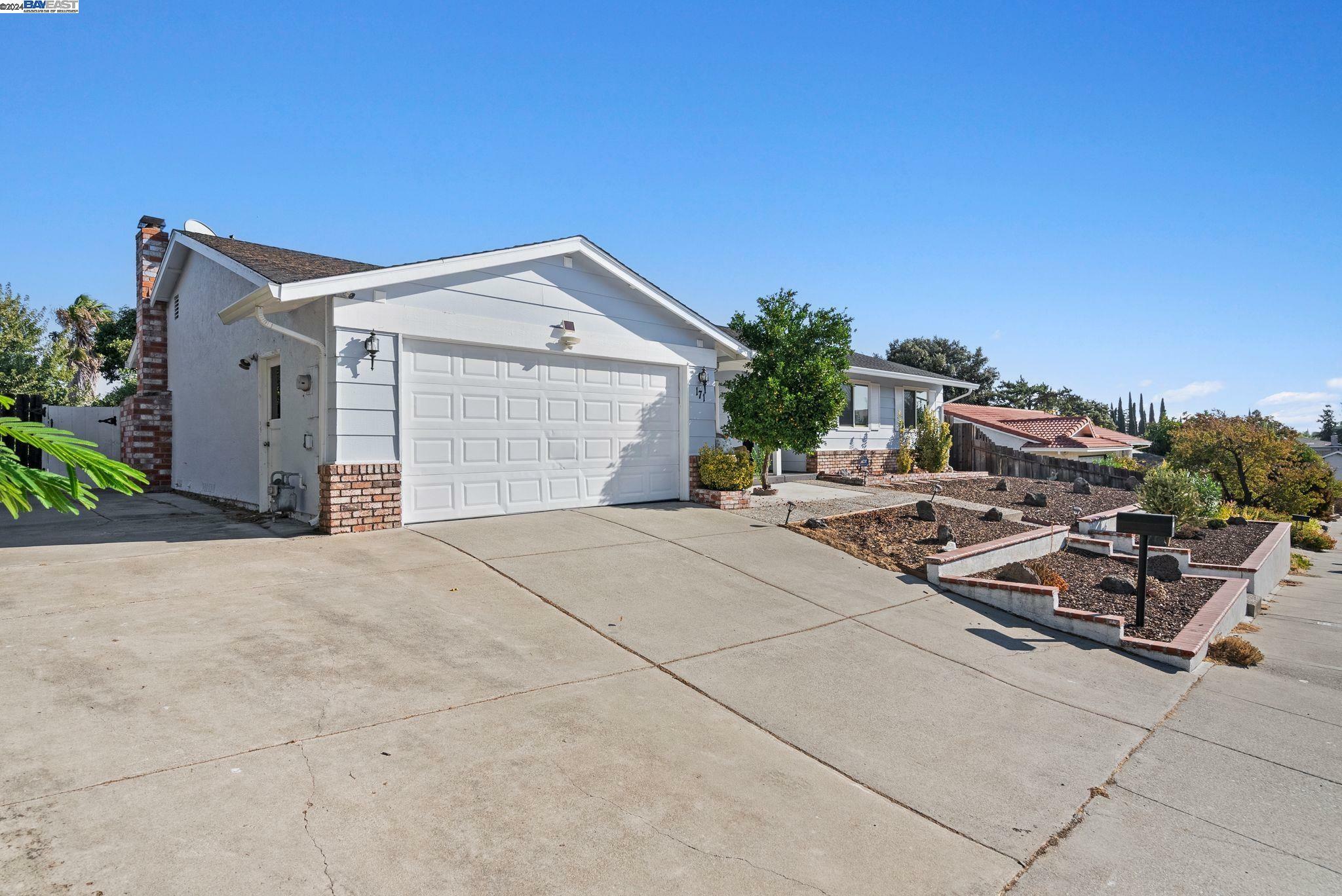 Property Photo:  171 Fair Oaks Way  CA 94565 