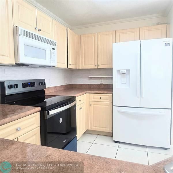 Property Photo:  8980 NW 38th Dr 11  FL 33065 