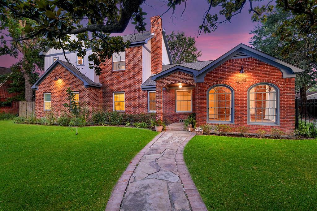 Property Photo:  506 English Street  TX 77009 