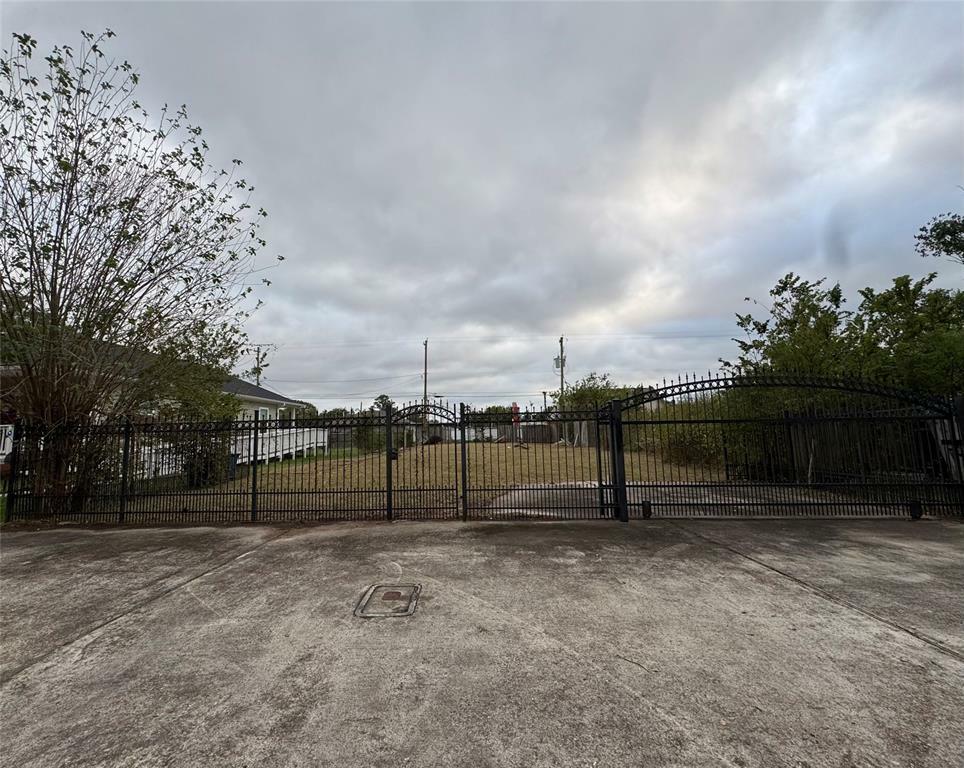 Property Photo:  914 Avenue B  TX 77587 