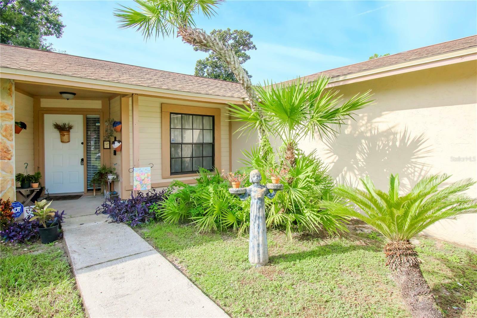 Property Photo:  703 Caliente Drive  FL 33511 