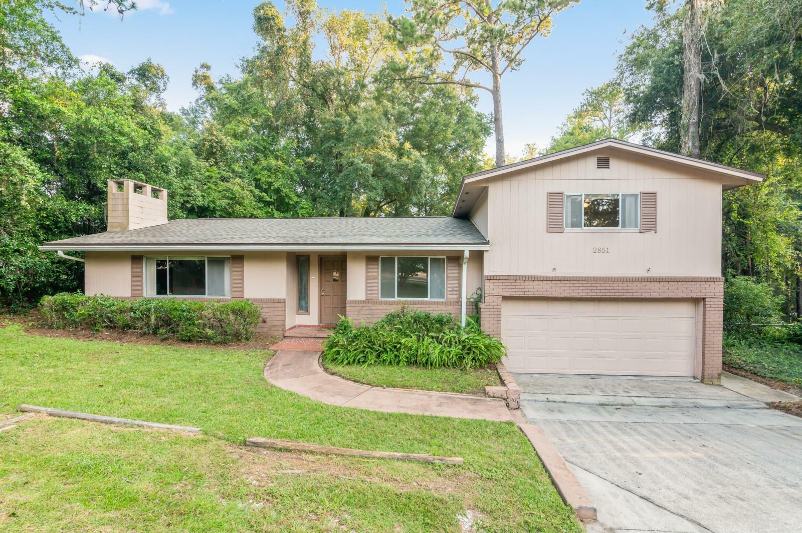 Property Photo: 2851 W University Avenue FL 32607