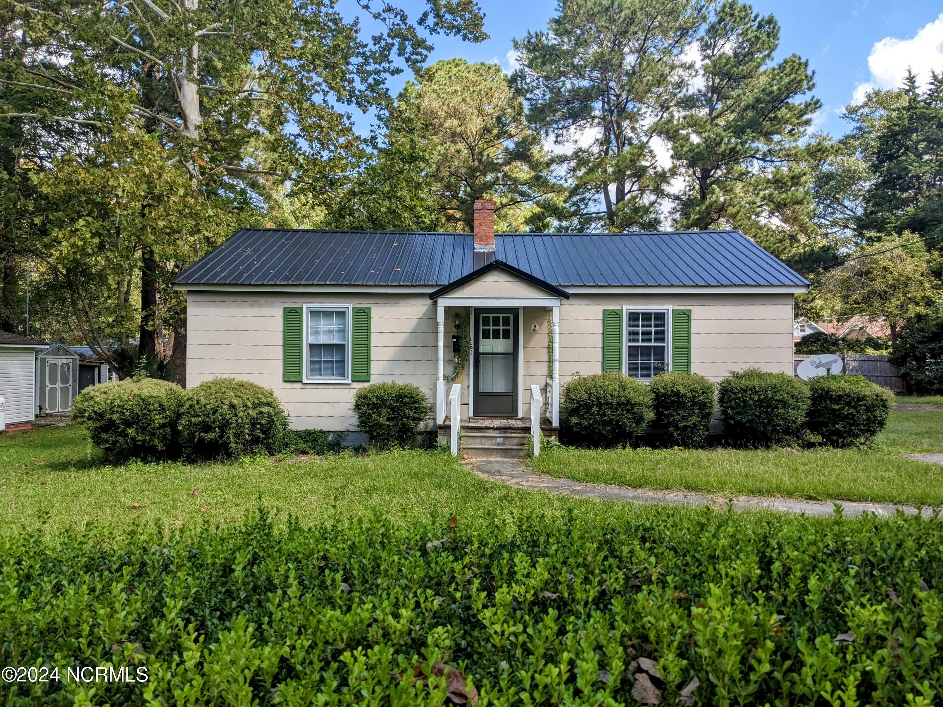 Property Photo:  110 W Frink Street  NC 28472 