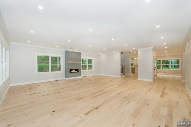 Property Photo:  37 Parker Place  NJ 07458 