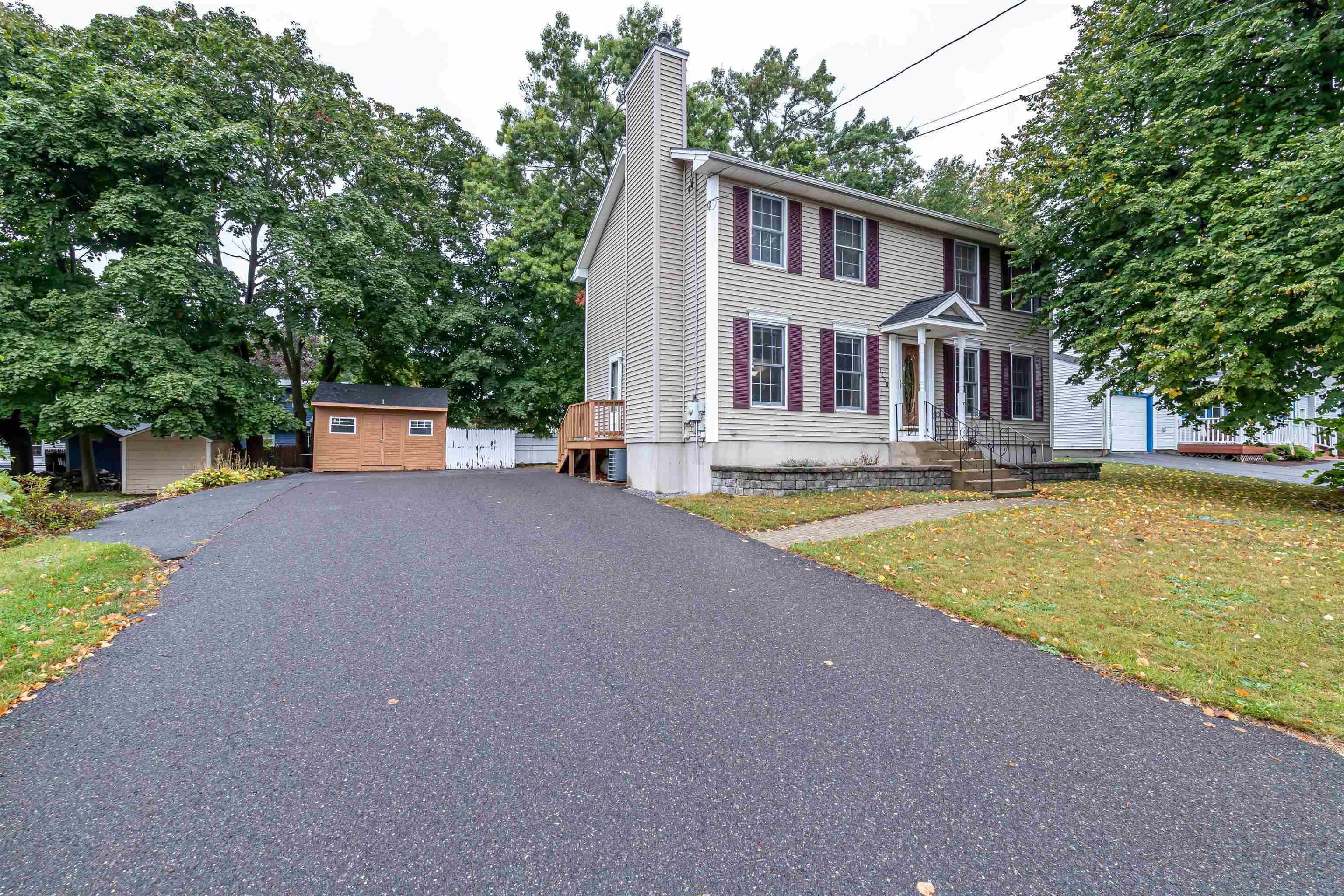 Property Photo:  125 Wedgewood Lane  NH 03109 