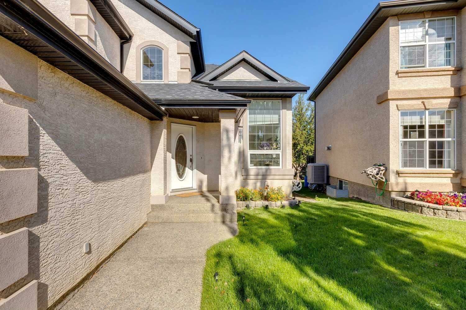 Property Photo:  9 Cranwell Place SE  AB T3M 1A2 