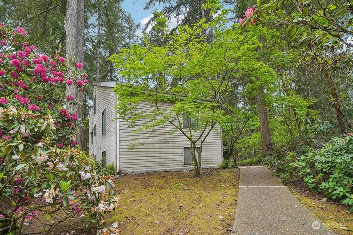 Property Photo:  145 S 329th Place D  WA 98003 