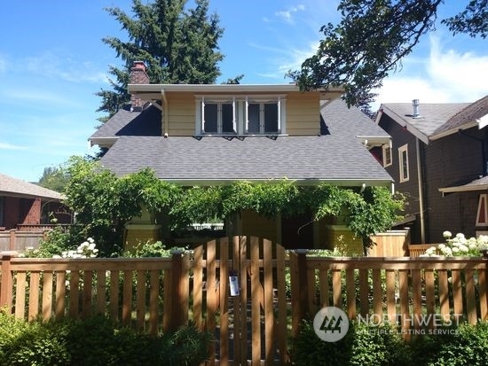 Property Photo:  422 31st Avenue  WA 98122 