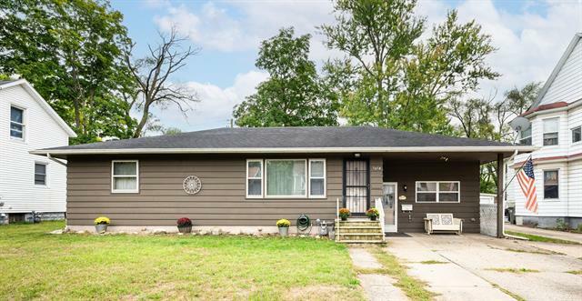 Property Photo:  1018 Cedar Street  MI 49120 