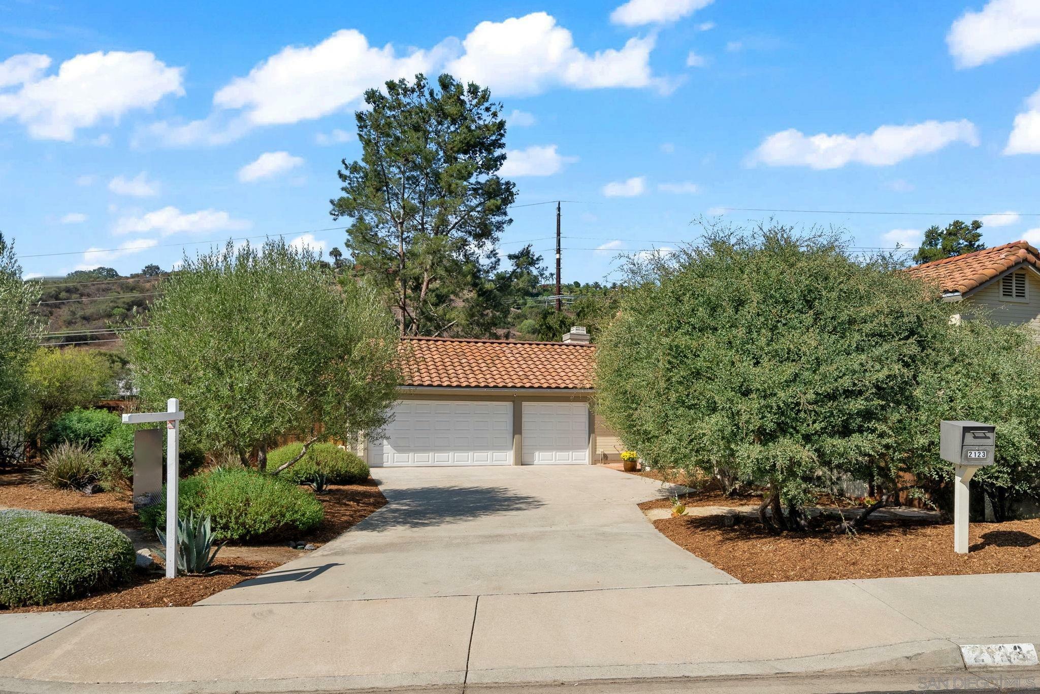 Property Photo:  2123 Willowbrook St  CA 92029 