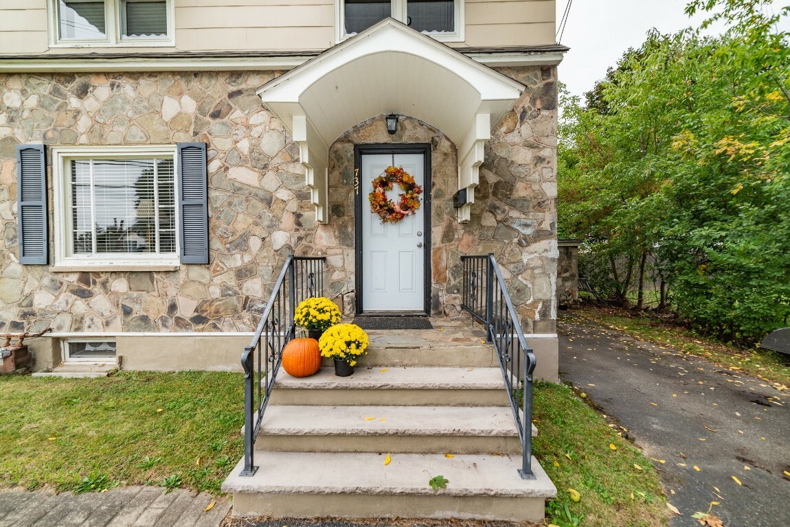 Property Photo:  737 Harry L Drive  NY 13790 