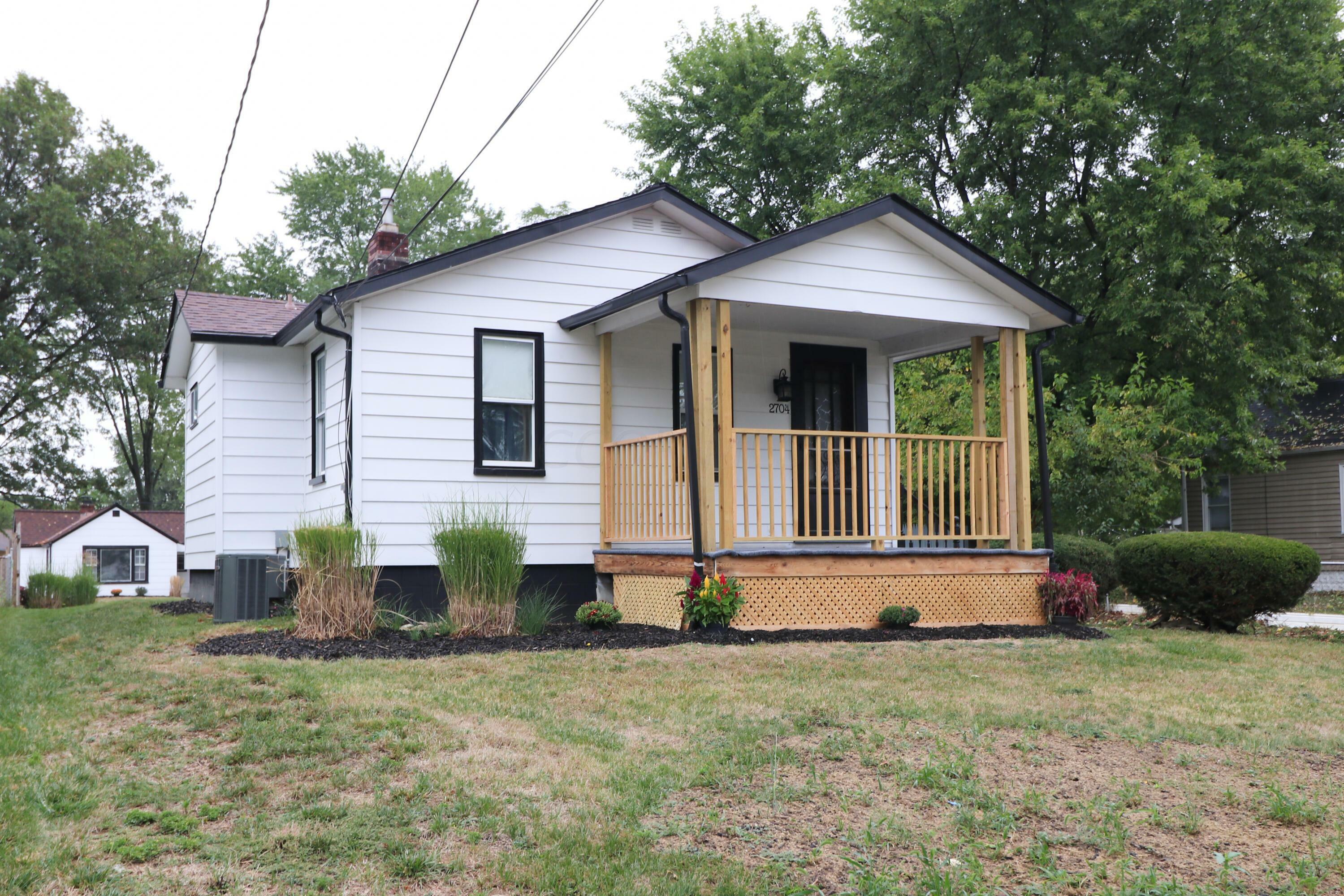 Property Photo:  2704 Kilbourne Avenue  OH 43231 