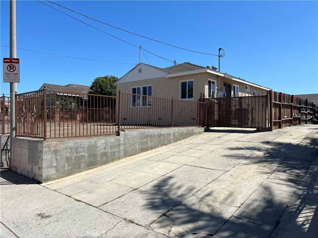 Property Photo:  1554 Del Amo Boulevard  CA 90501 