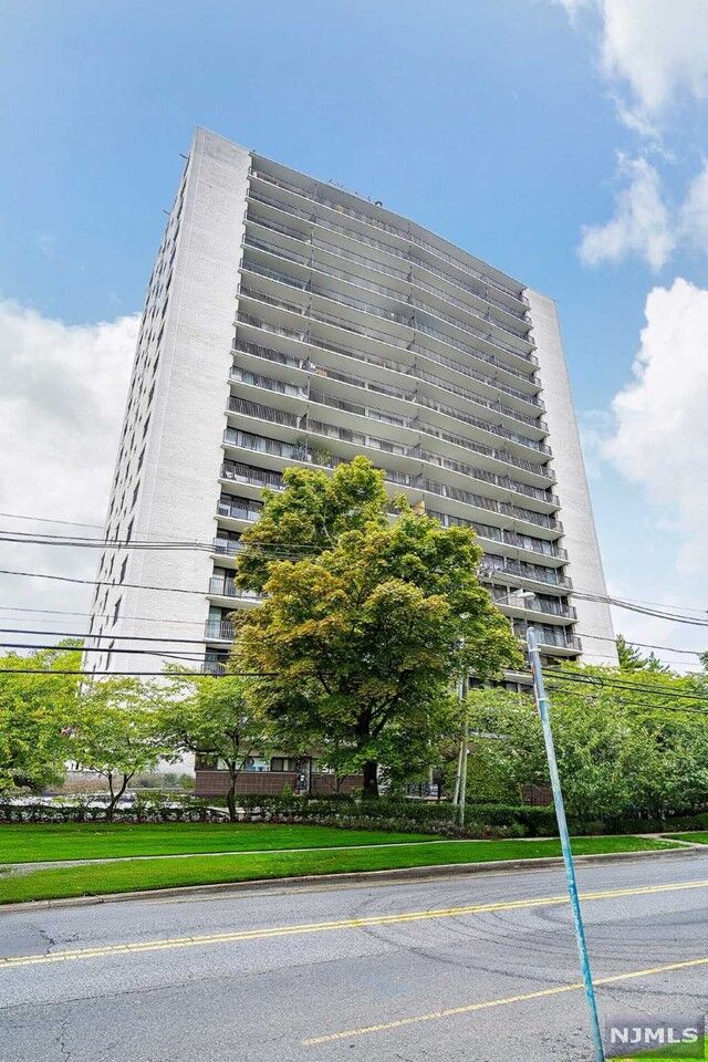 277 Prospect Avenue 2G  Hackensack NJ 07601 photo