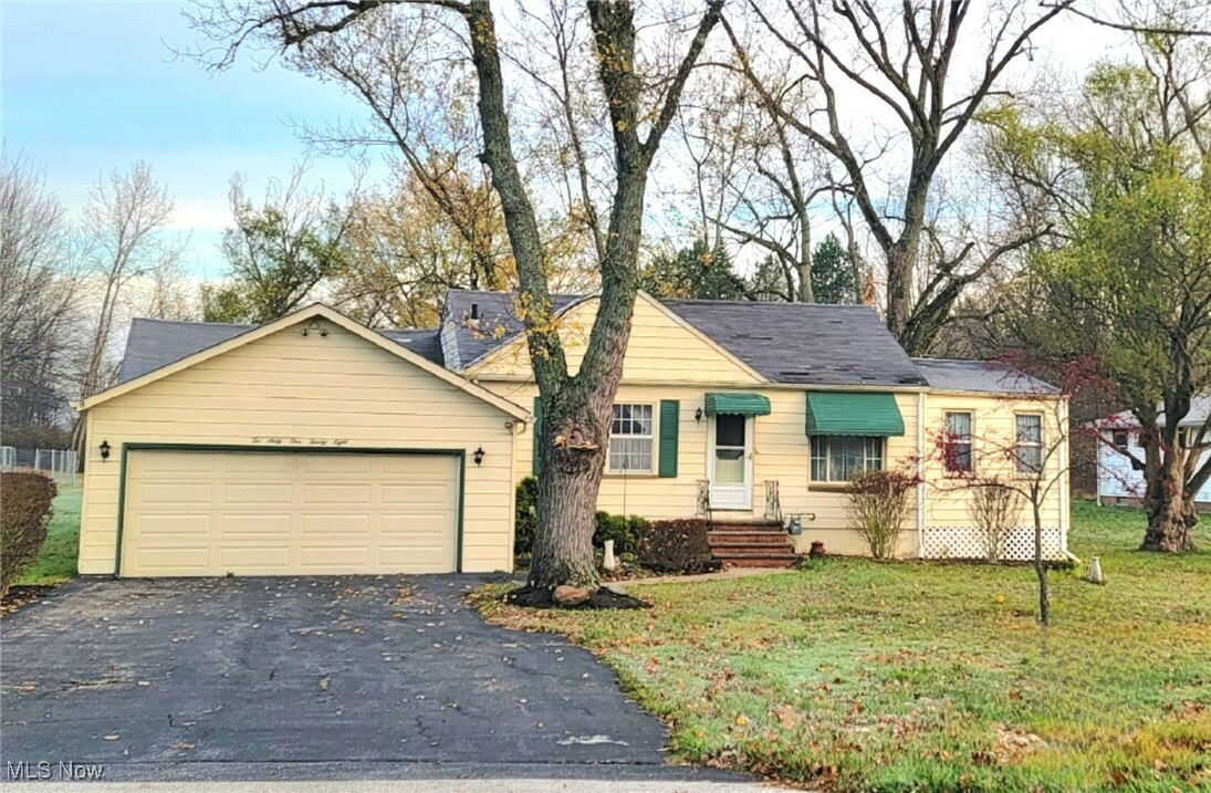 26128 Pettibone Road  Oakwood Village OH 44146 photo