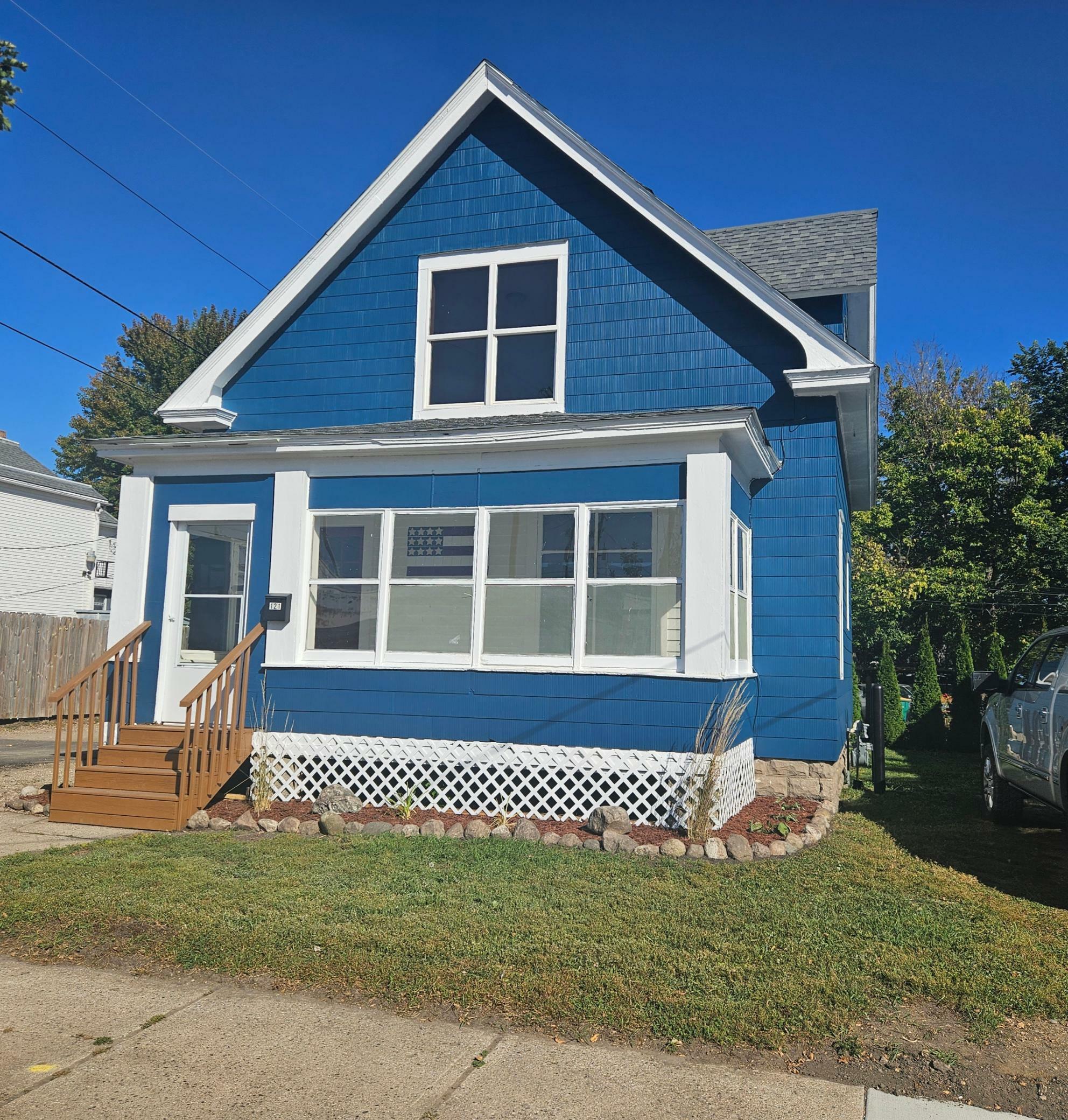 Property Photo:  121 Elizabeth Avenue  MN 56007 