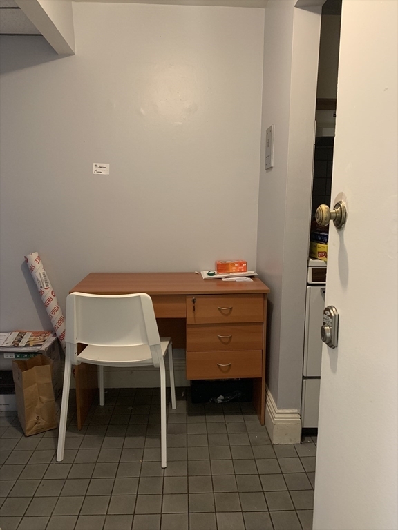 Property Photo:  466 Commonwealth Ave 604  MA 02215 