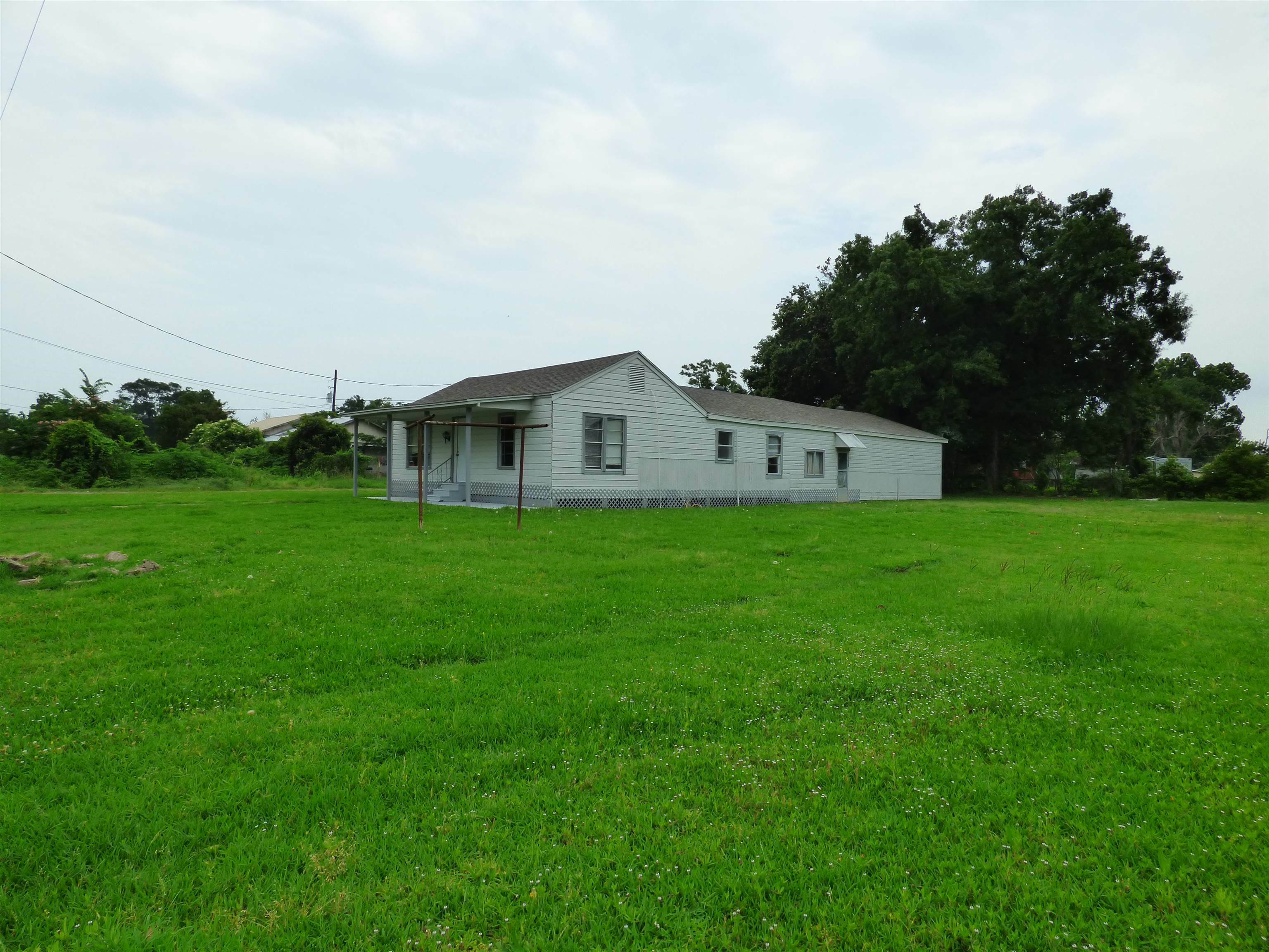 Property Photo:  209 Kentucky  TX 77630 