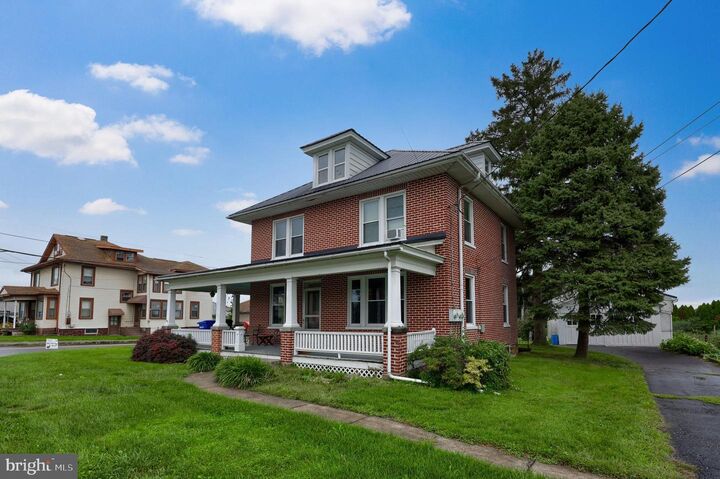 995 W Main Street  New Holland PA 17557 photo
