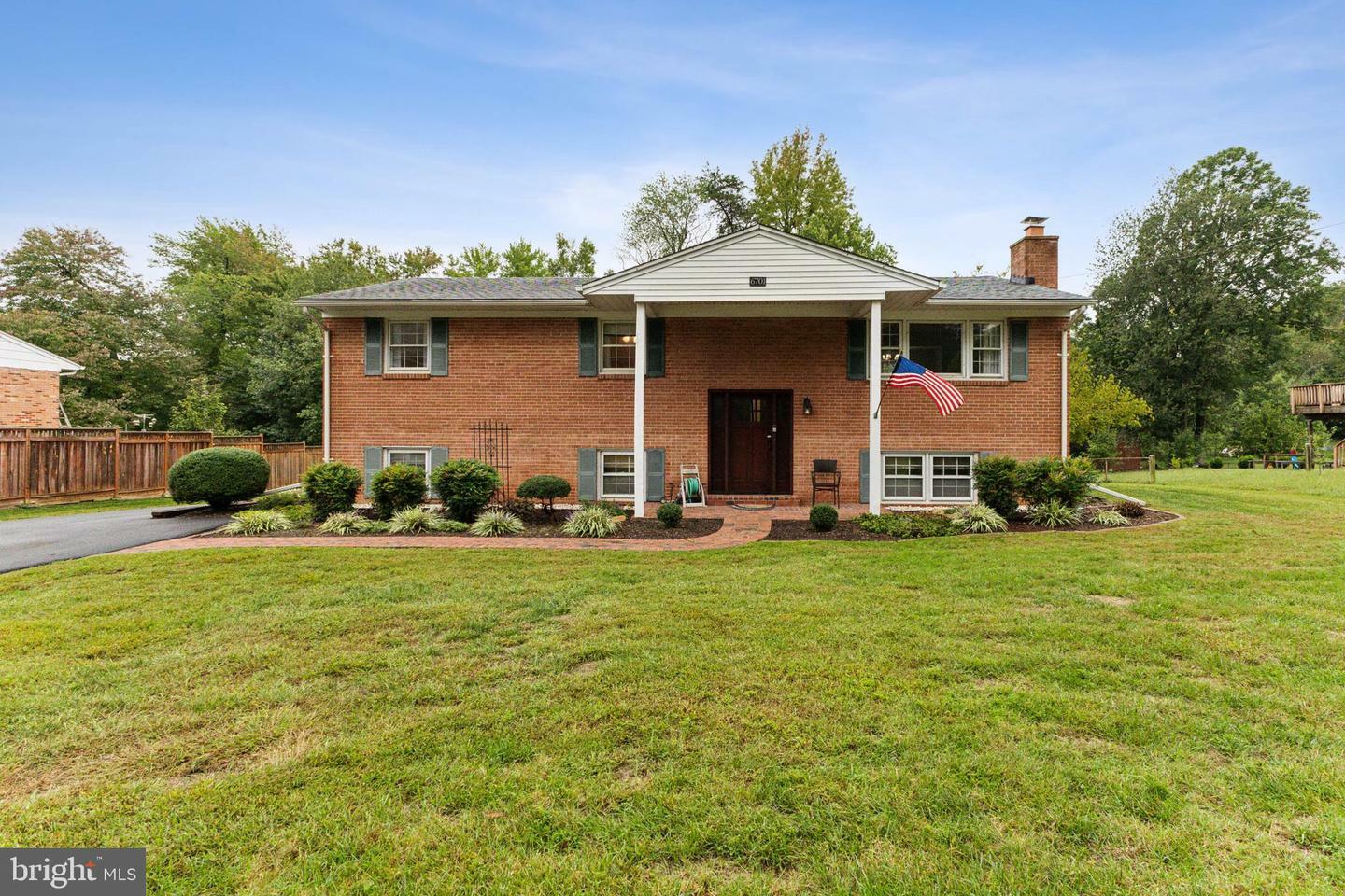 Property Photo:  6701 Newington Road  VA 22079 