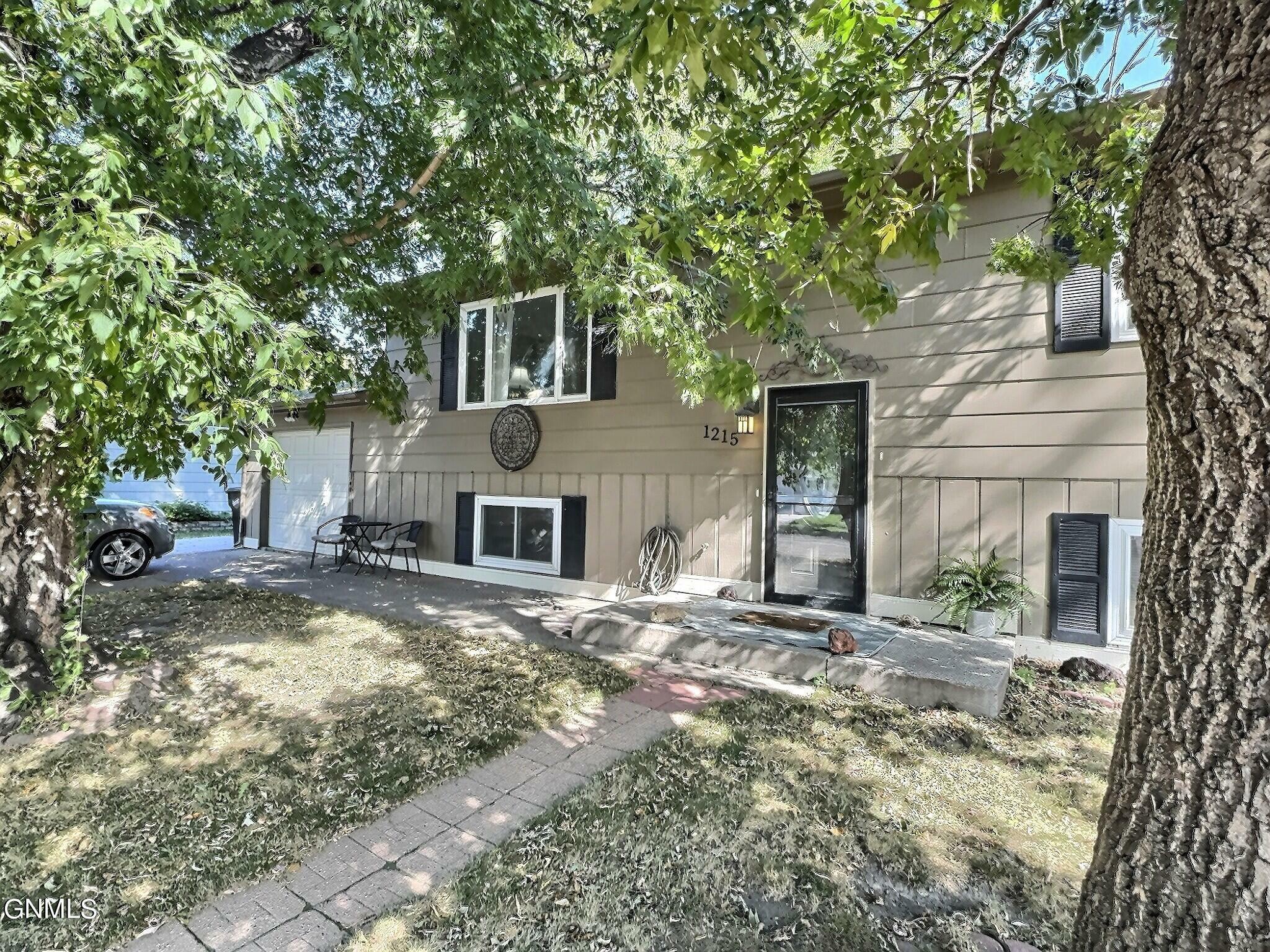 Property Photo:  1215 Westwood Street  ND 58504 