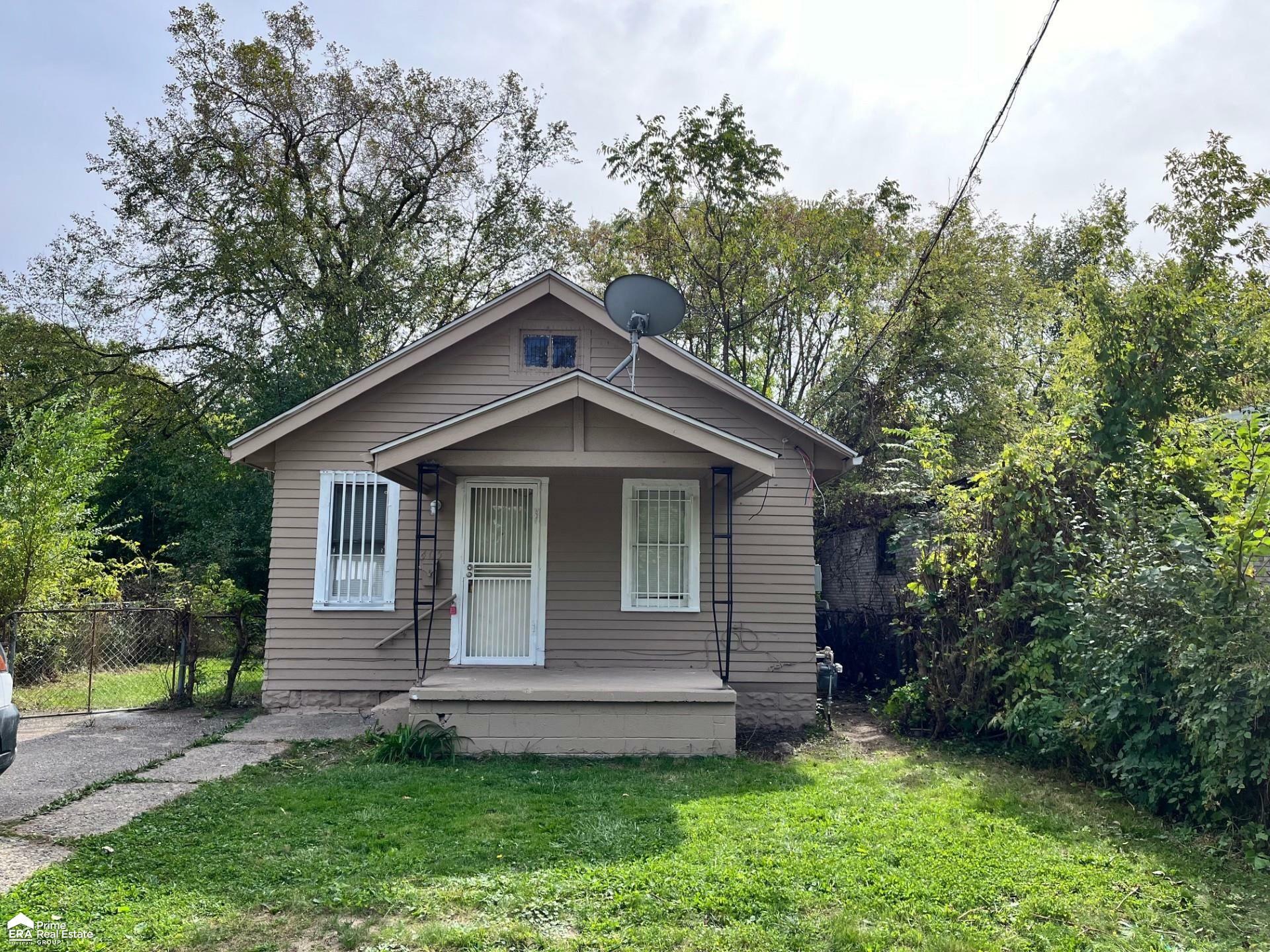 Property Photo:  405 W Lorado Avenue  MI 48505 