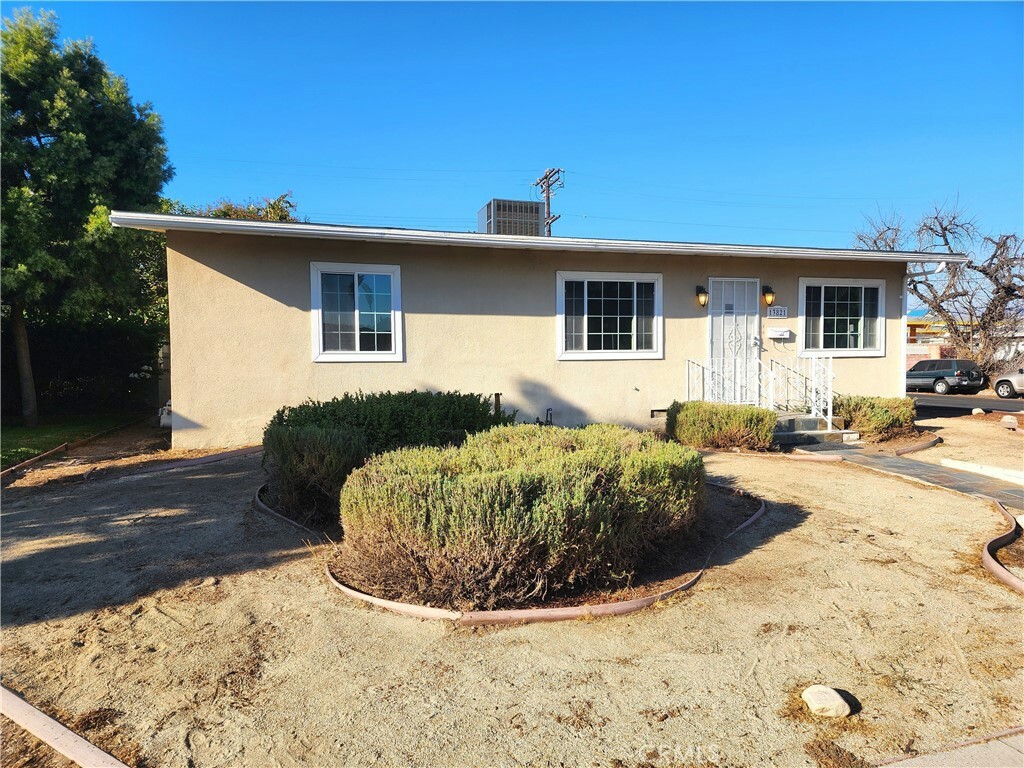 Property Photo:  13821 Burton Street  CA 91402 