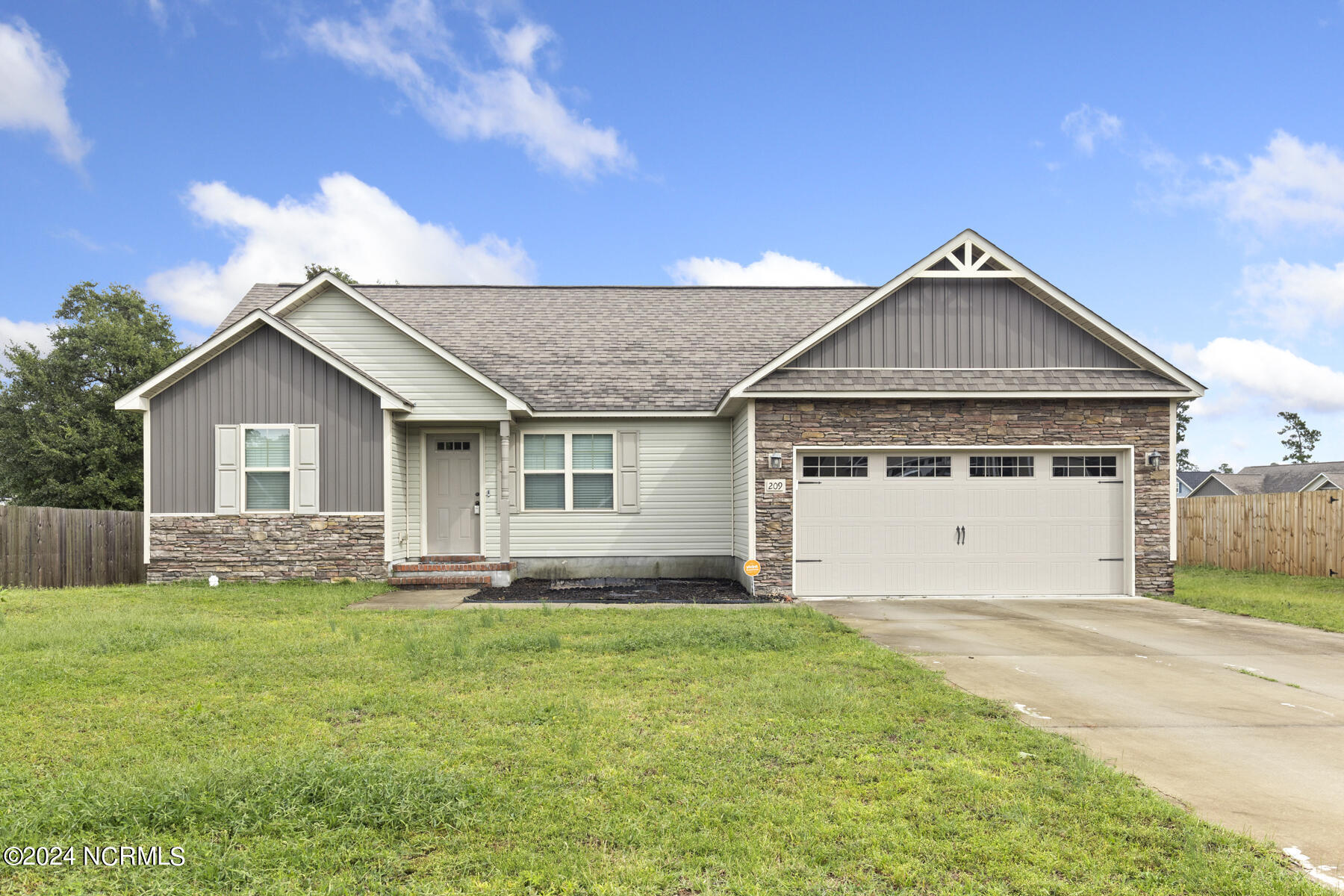 Property Photo: 209 Rowland Drive NC 28574