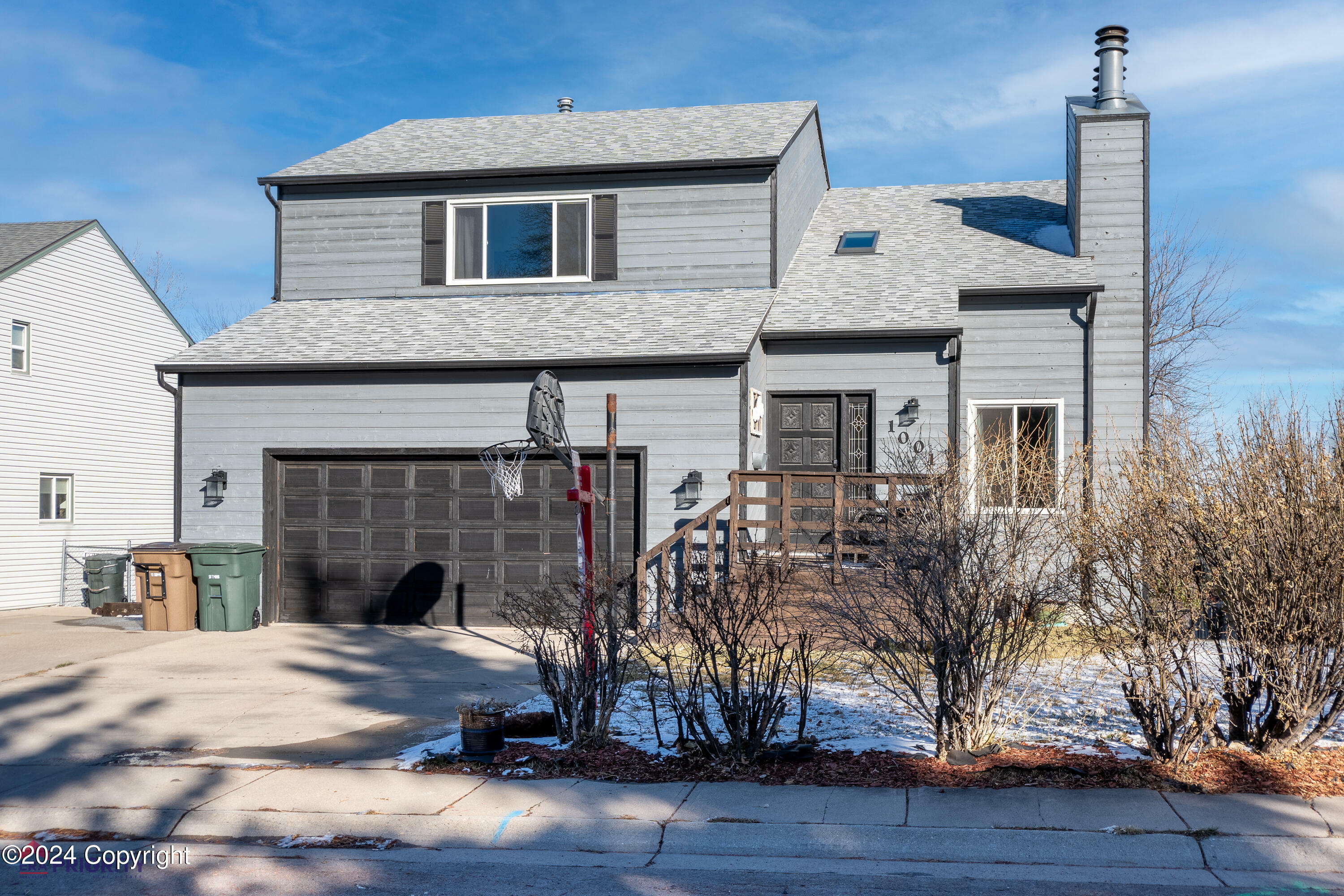 Property Photo:  1001 Pioneer Ave -  WY 82718 