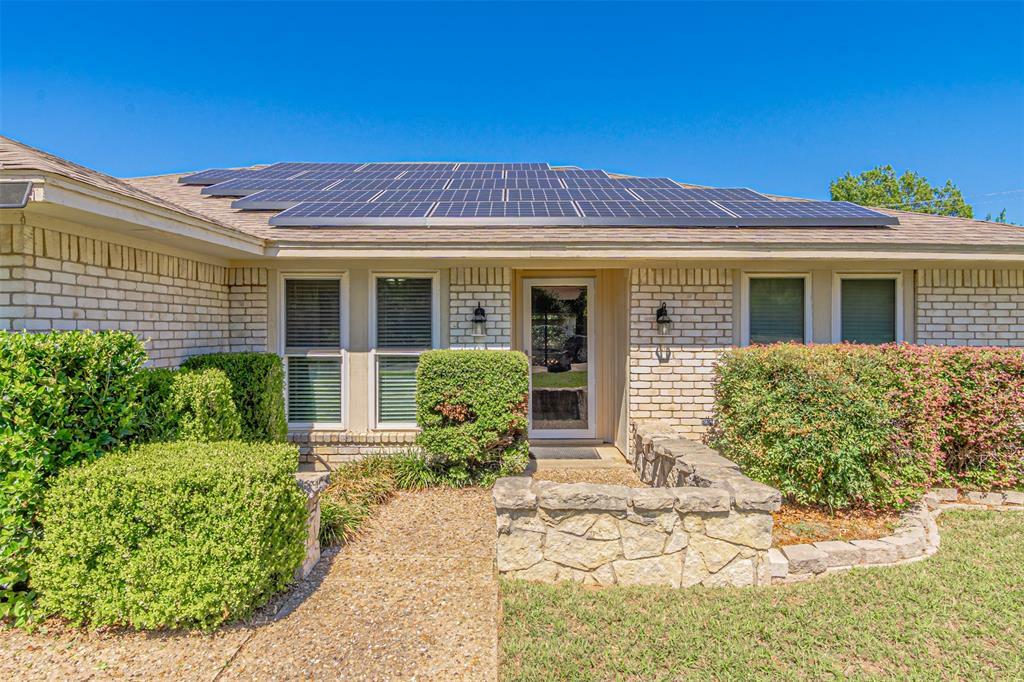 Property Photo:  4804 Winesanker Way  TX 76133 