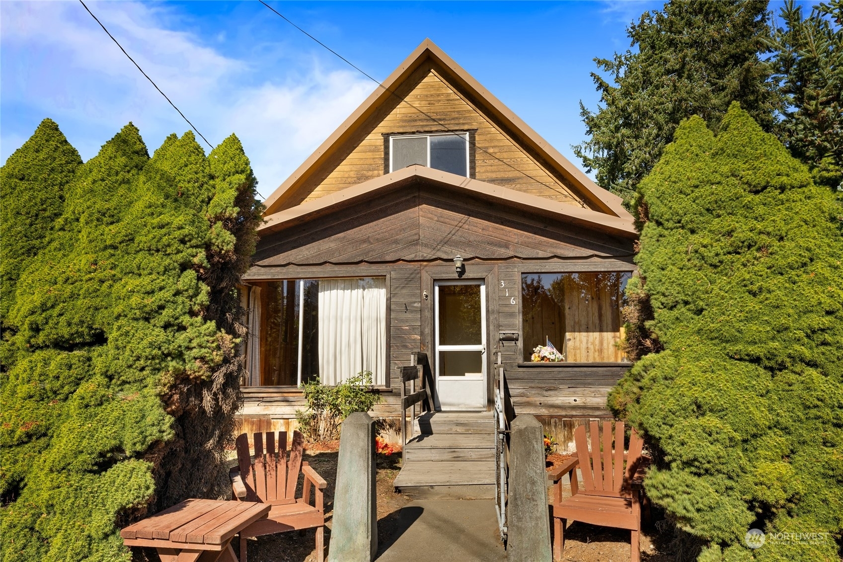 Property Photo:  316 W 2nd Street  WA 98922 