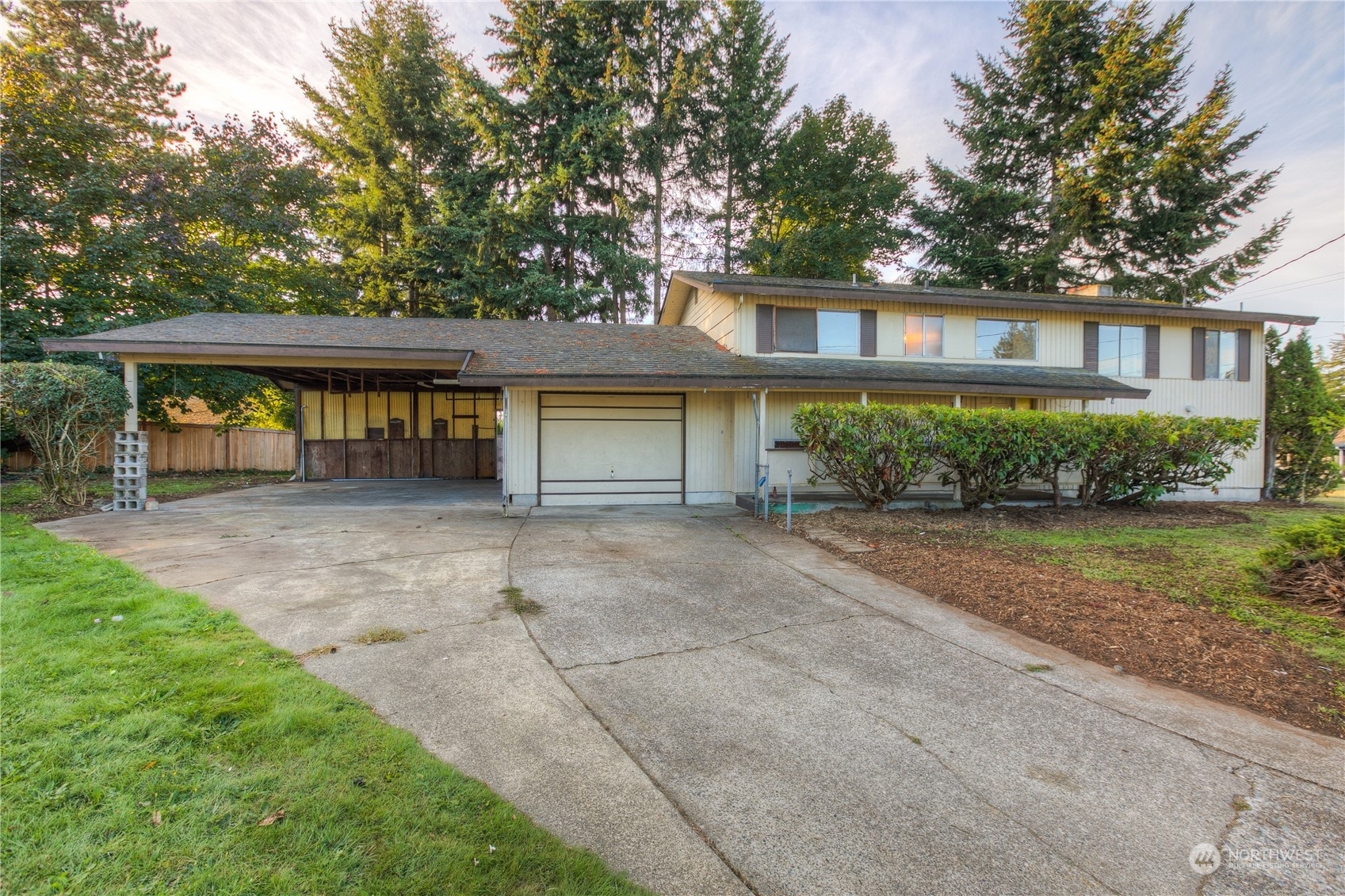 Property Photo:  1112 Redmond Avenue NE  WA 98056 