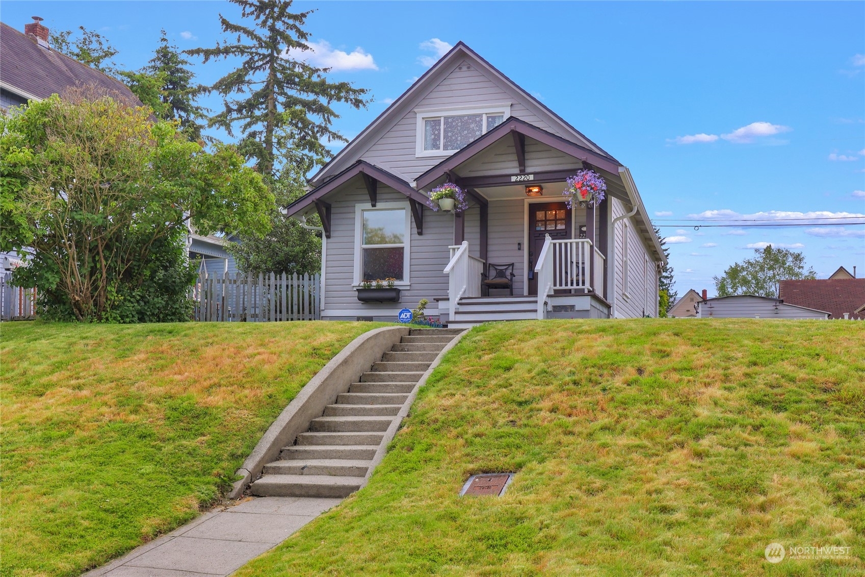 Property Photo:  2220  Oakes Avenue  WA 98201 