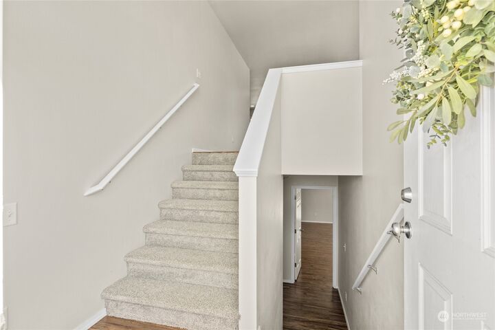Property Photo: 2304 N Creeksedge Way WA 98926