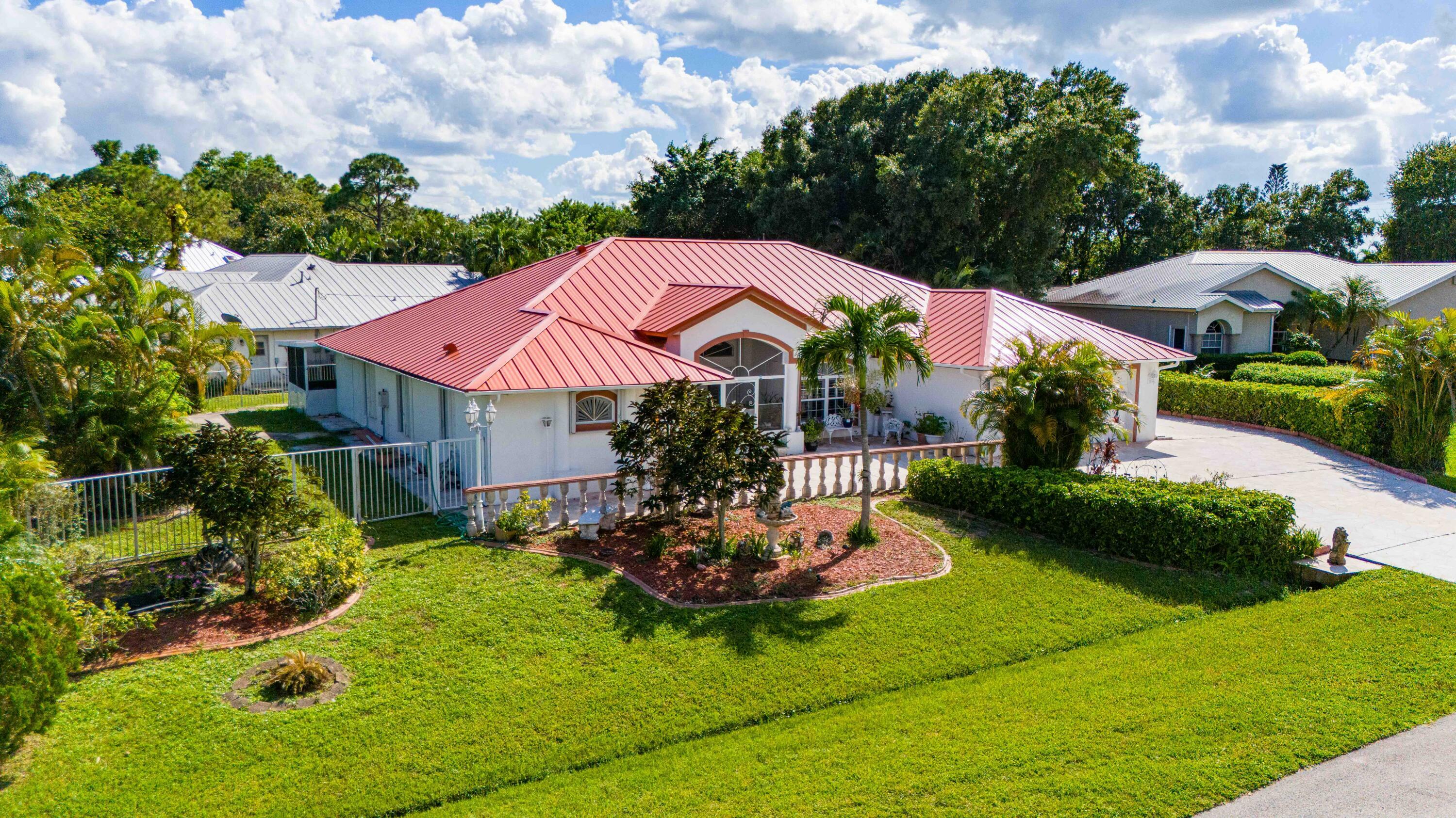 Property Photo:  411 SE Duff Court  FL 34984 