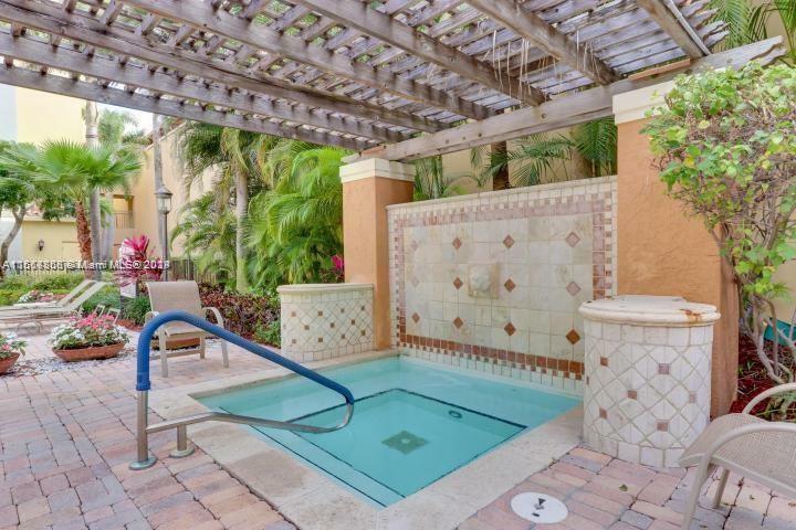 Property Photo:  720 S Sapodilla Ave 508  FL 33401 