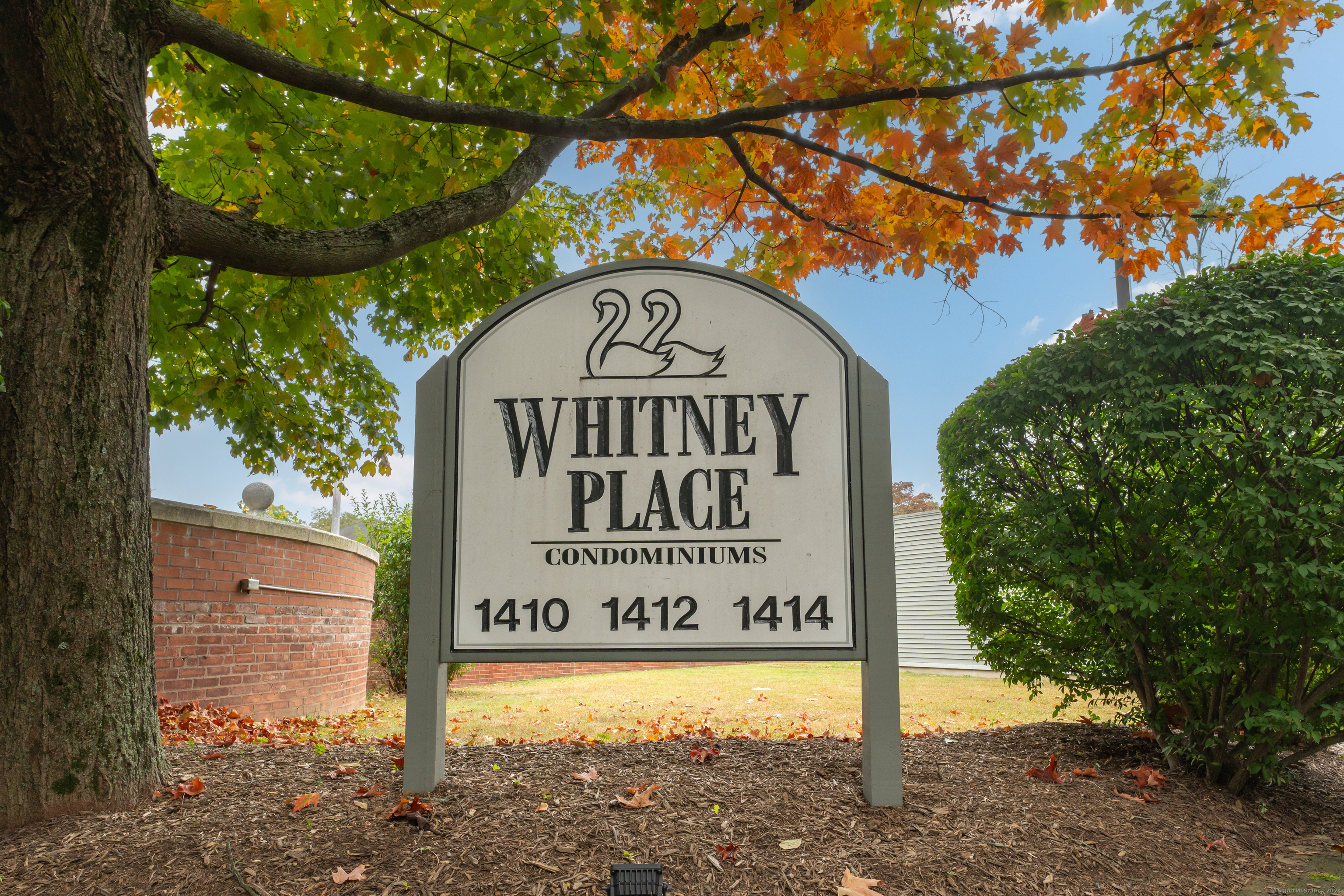 Property Photo:  1410 Whitney Avenue F3  CT 06517 