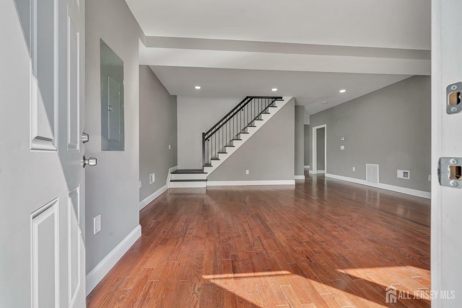 Property Photo:  21 Thomasine Street  NJ 08817 