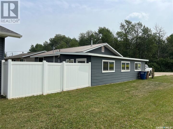 Property Photo:  104 Cooper Street  SK S0E 1H0 