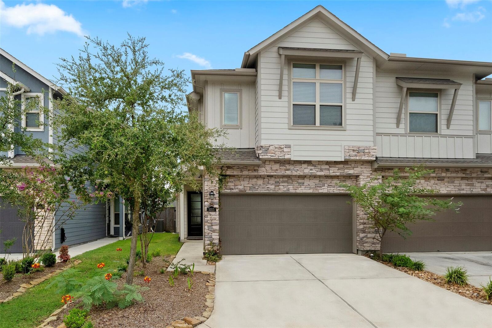 Property Photo: 5015 Lehman Oaks Drive TX 77018
