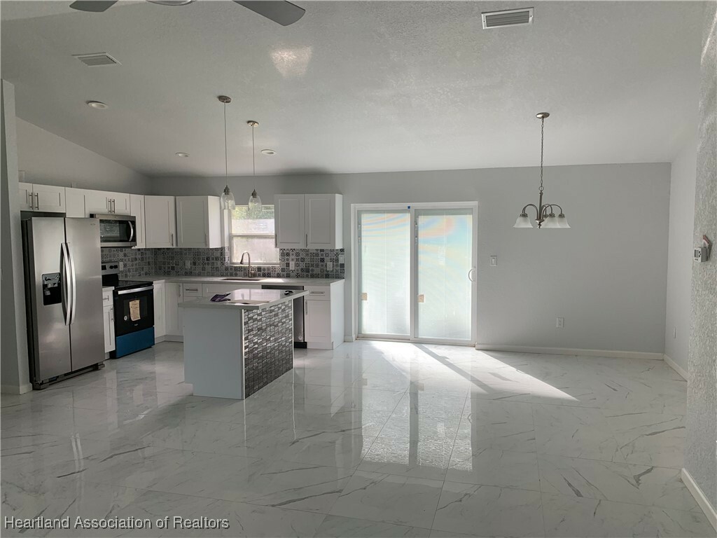 Property Photo:  5609 Lakewood Road  FL 33875 