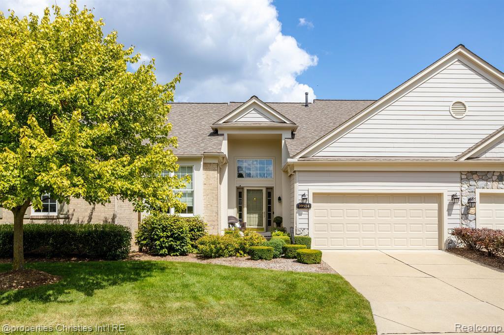 Property Photo: 39514 Edgewater Dr MI 48168 4318