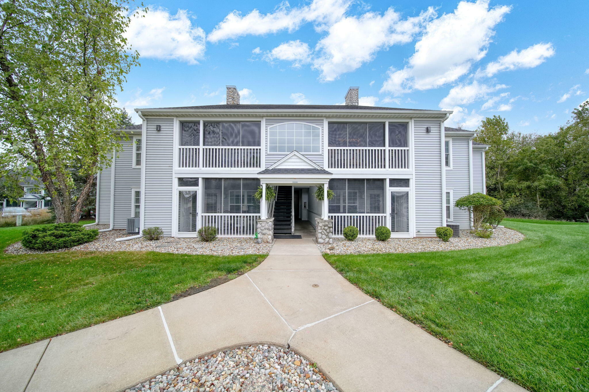 Property Photo:  846 W Barrington Circle  MI 49203 