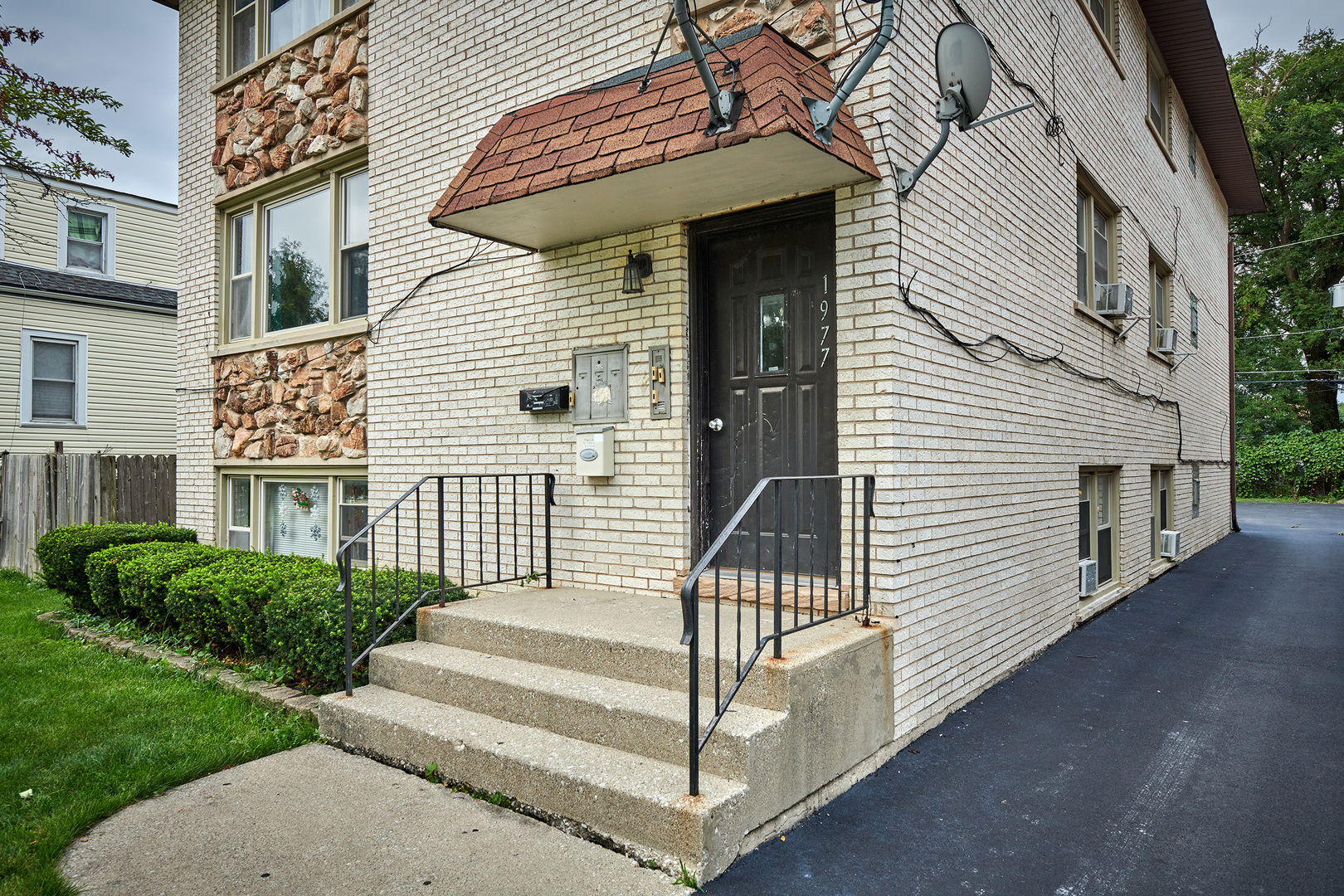 Property Photo:  1977 N 19th Avenue  IL 60160 