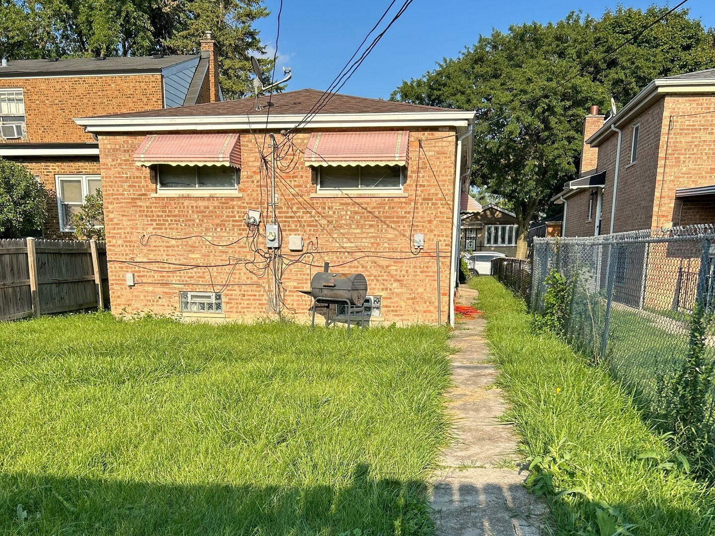 Property Photo:  8924 S Parnell Avenue  IL 60620 