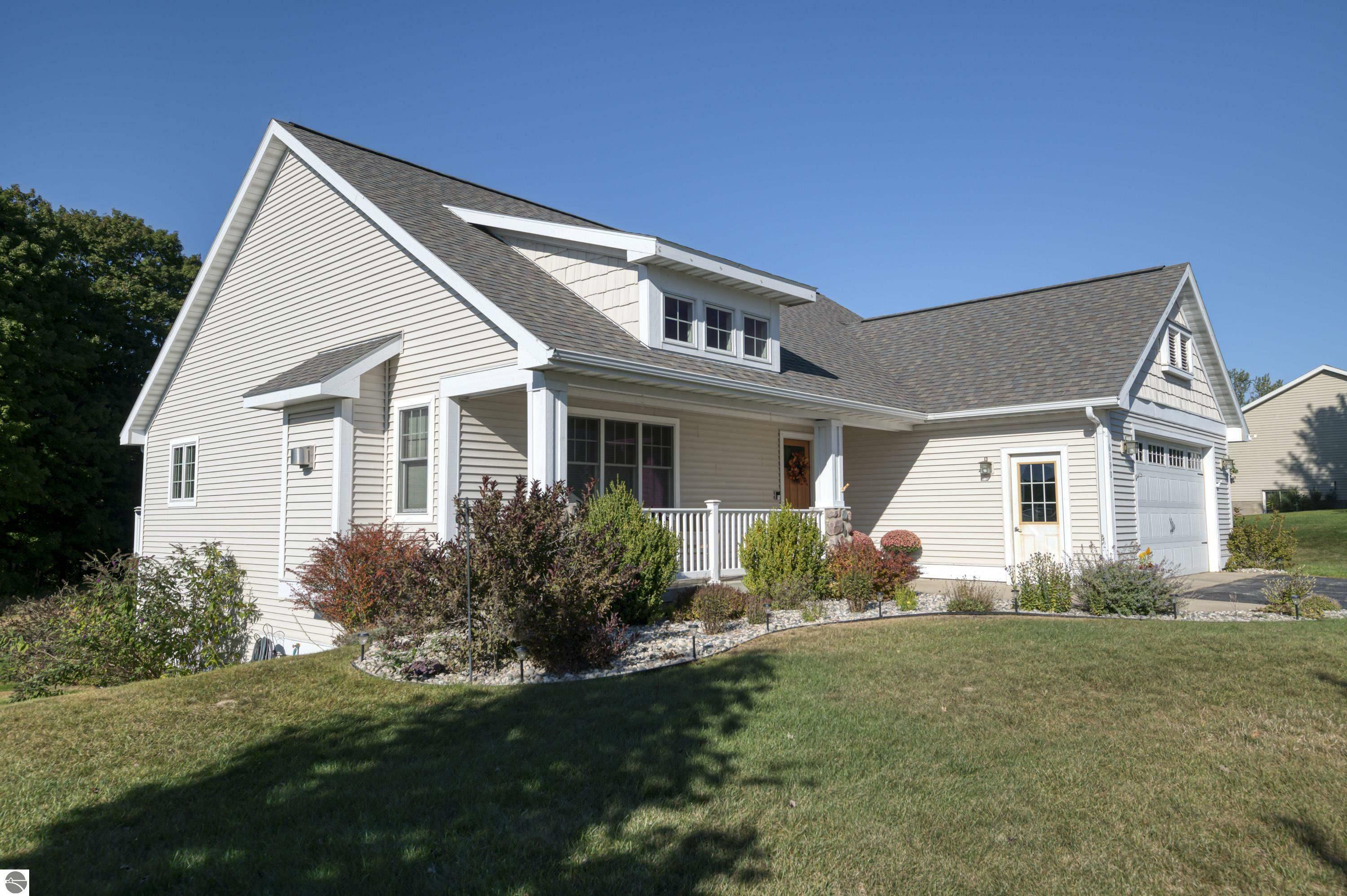 Property Photo:  6390 Lindhurst Drive  MI 49685 