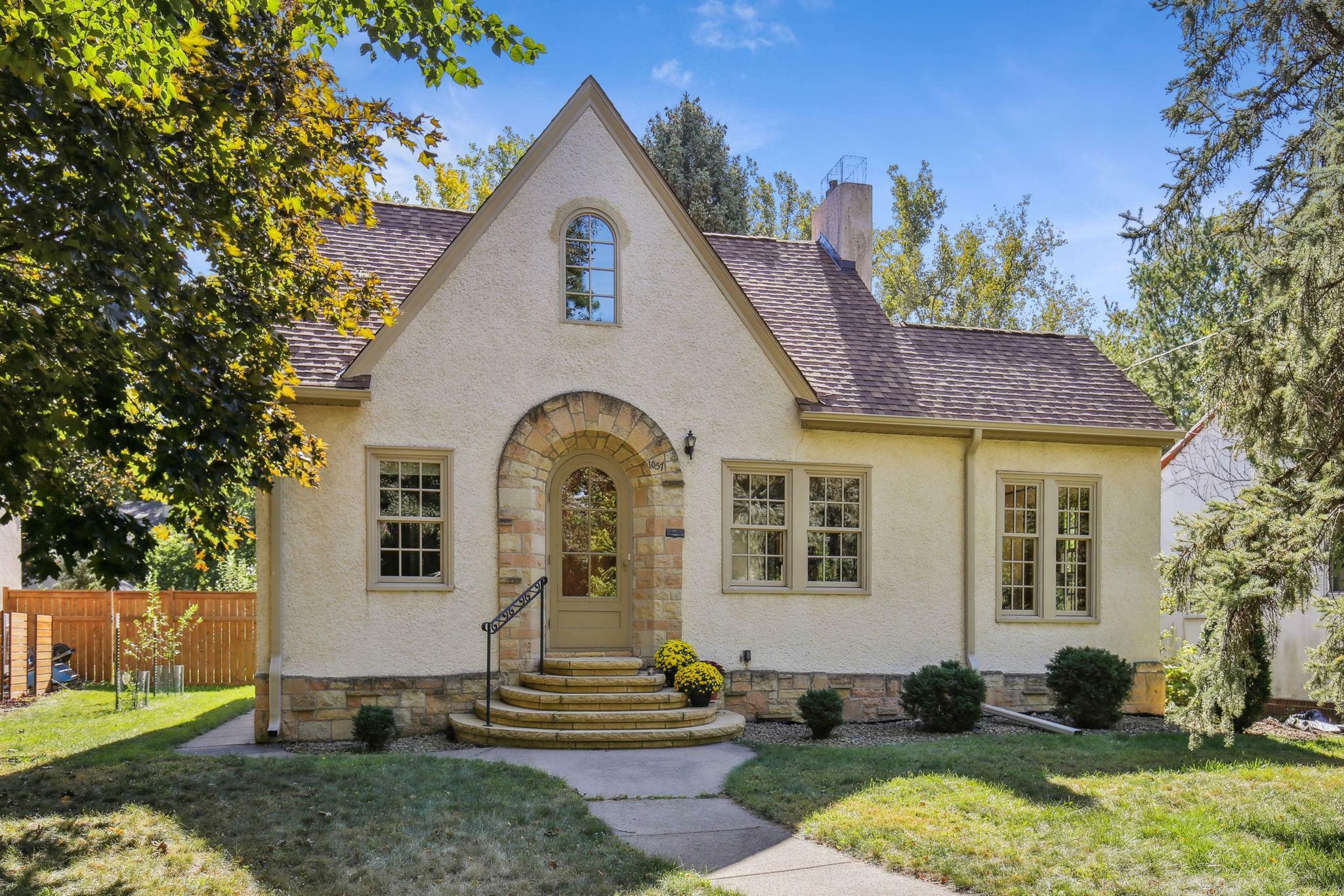 Property Photo:  1057 Thomas Avenue S  MN 55405 