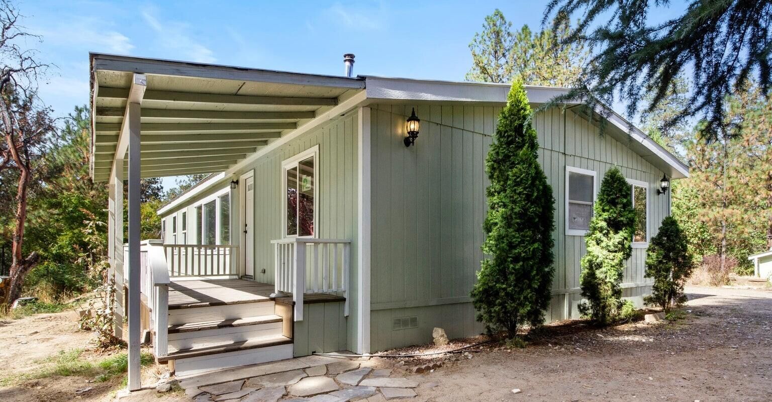 Property Photo:  1157 Plumtree Lane  OR 97526 