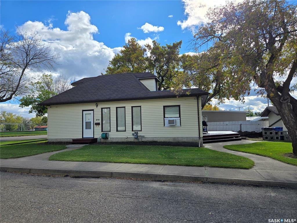 Property Photo:  891 107th Street  SK S9A 1Y6 