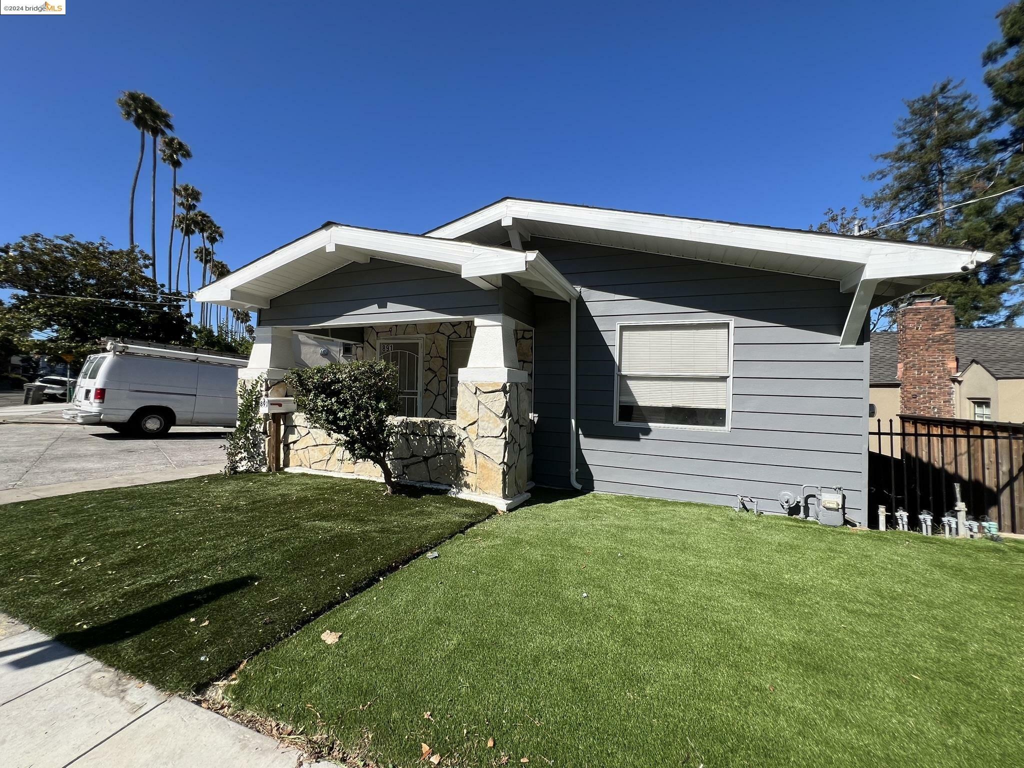 Property Photo:  891 E 28th St  CA 94610 